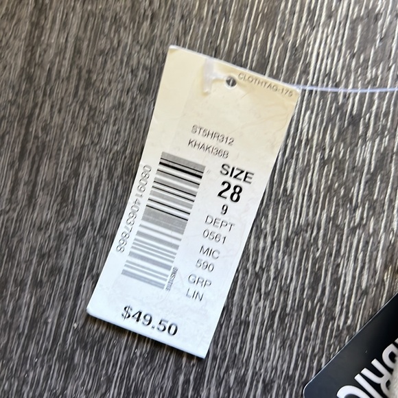 Men’s khaki shorts - Picture 3 of 5